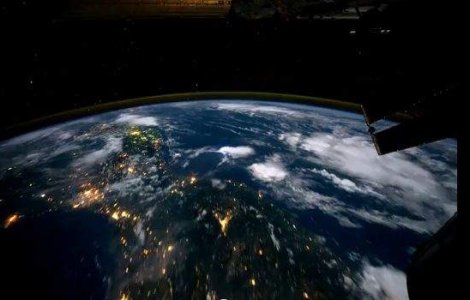  Video  Cum arata fulgerul vazut din spatiu