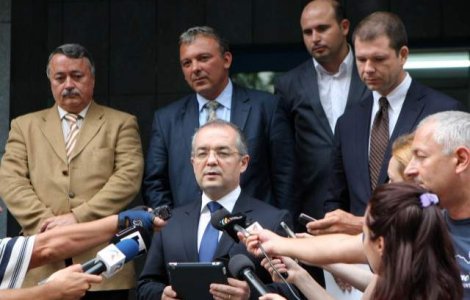 Barbu si Orban, in "regim de foc continuu"
