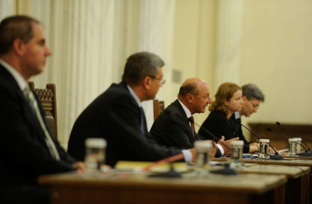 Ce spune Basescu despre invatamantul la distanta?