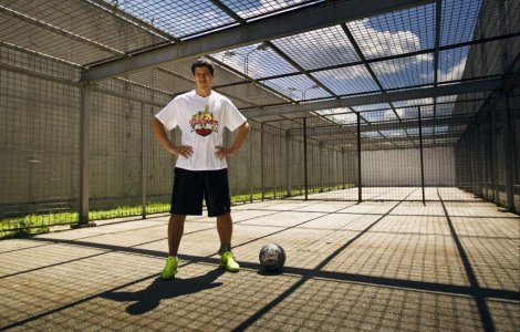 Cine este romanul care ne va reprezenta in finala de baschet de la Alcatraz?