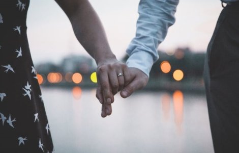 Ce scrie presa britanica despre un cuplu de romani