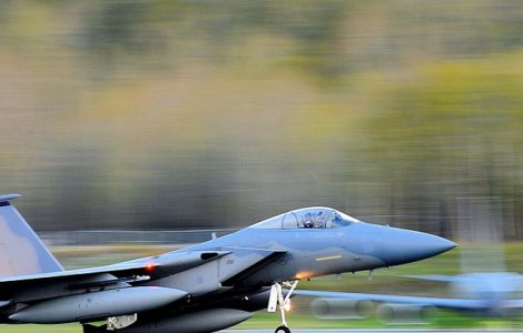 Antrenamente pentru aniversarea Zilei Aviatiei si a Fortelor Aeriene