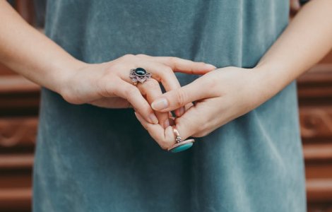  Top  Simptomul pe care sa nu-l mai ignori: 10 momente in care sa te ingrijorezi daca iti amortesc mainile