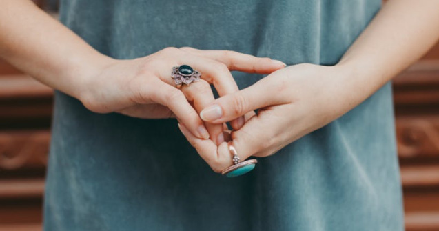  Top  Simptomul pe care sa nu-l mai ignori: 10 momente in care sa te ingrijorezi daca iti amortesc mainile