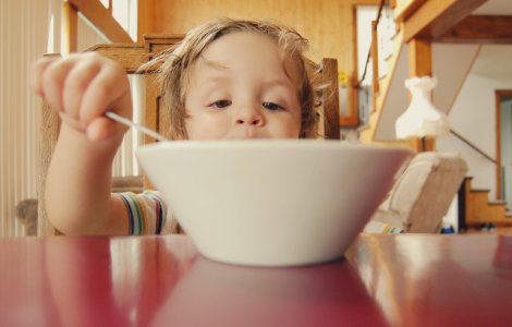 Specialist: Obezitatea si excesul de carne pot duce la aparitia pietrelor la rinichi la copii