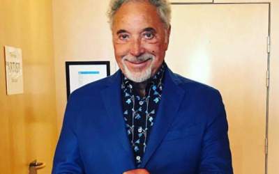 Tom Jones, in spital din...