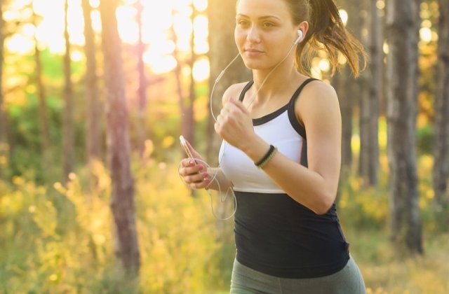 Studiu: Exercitiile fizice regulate sunt benefice pentru sanatatea inimii chiar si in zonele poluate