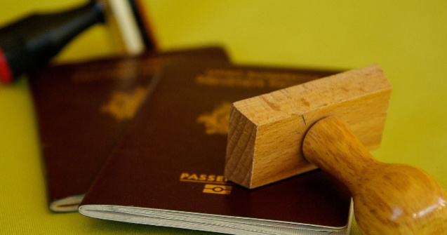 MAE: Pasapoartele simple electronice emise incepand de vineri au valabilitate 10 ani