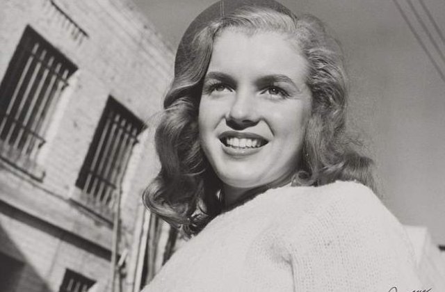 Primele fotografii ale lui Marilyn Monroe, scoase la licitatie