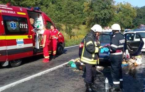 Sapte persoane, printre care doi copii, ranite intr-un accident in Hunedoara
