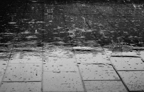 Informare meteo: Ploi torentiale in Bucuresti, valorile termice se vor situa sub mediile multianuale