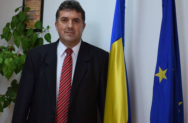 Primarul unei localitati din Dambovita s-a facut singur cetatean de onoare