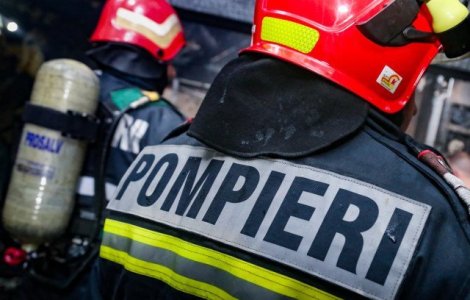 Impact intre un camion cu grau si un autoturism, pe DN 2A. Un sofer a murit, iar TIR-ul a luat foc
