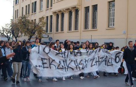 Studentii greci au ocupat televiziunea de stat
