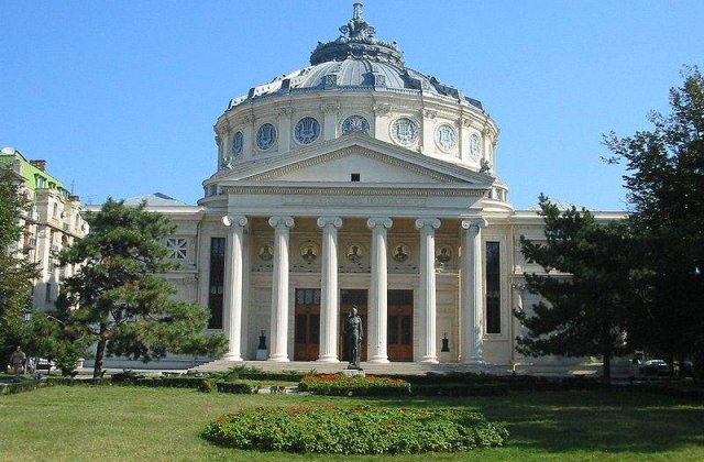 Membrii Filarmonicii Enescu au iesit in strada