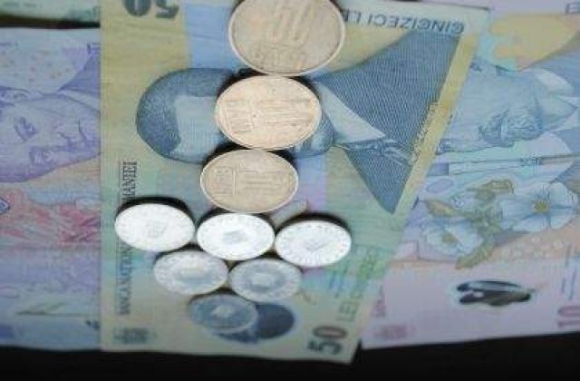 Leul, la cea mai mica valoare din acest an