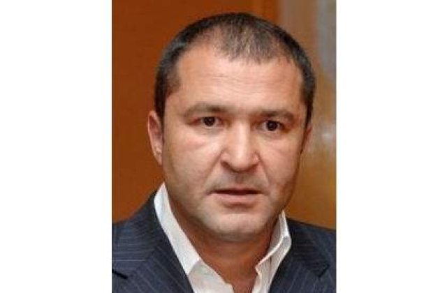 Elan Schwartzenberg, actionar la B1