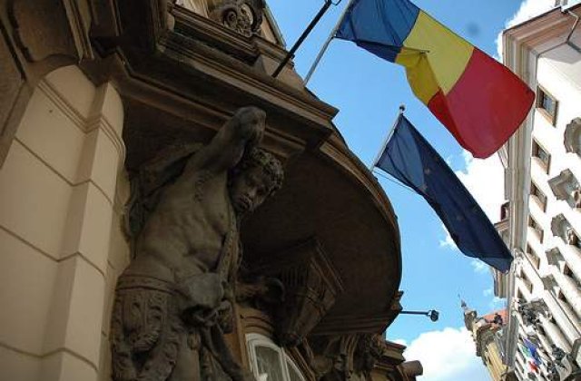 Ce face ambasada pentru tine? Nu-ti plateste chiria!