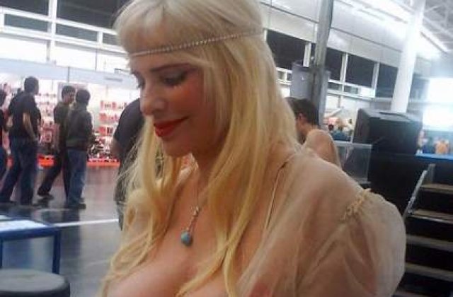 Cicciolina se intoarce in politica