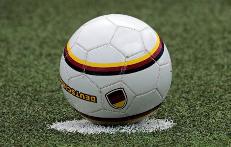 Un copil de 11 ani a cazut in gol langa un teren de fotbal din Pitesti