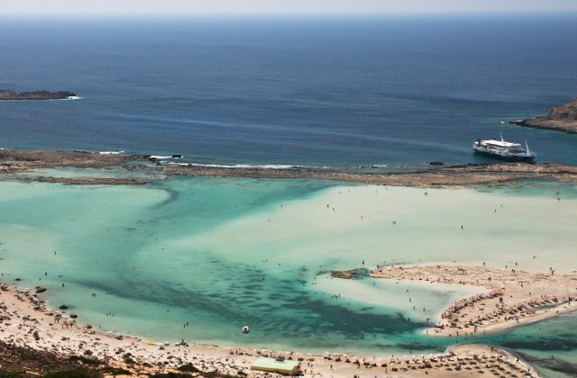 Studiu: Doar 13% din suprafata oceanelor lumii este "netulburata" de interventia omului