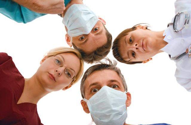 Romanii si serviciile medicale: Cat de des iti faci analizele?