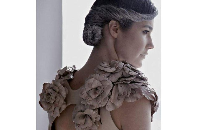 Noua tendinta in moda: rochia din sfarcuri de iac