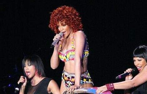 Rihanna, data afara de pe camp