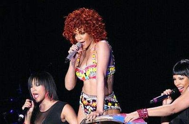 Rihanna, data afara de pe camp