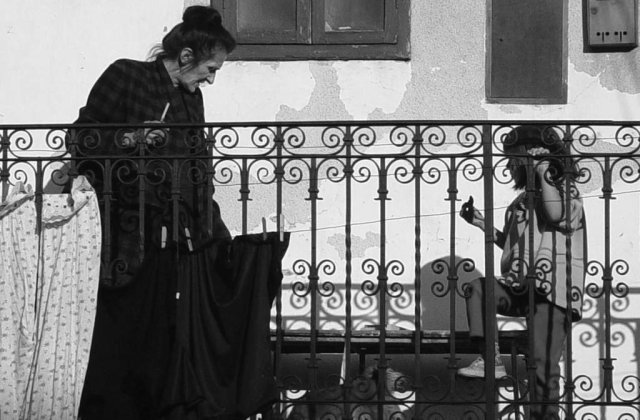 In "Estul Salbatic" se duce un razboi civil impotriva romilor