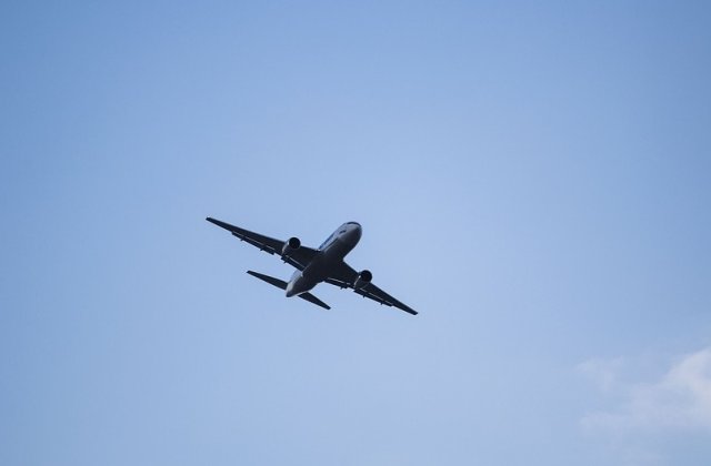 Un nou nascut mort, descoperit la bordul unui avion