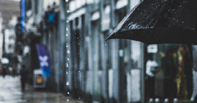 Atentionarea cod galben de ploi torentiale, prelungita pana luni seara