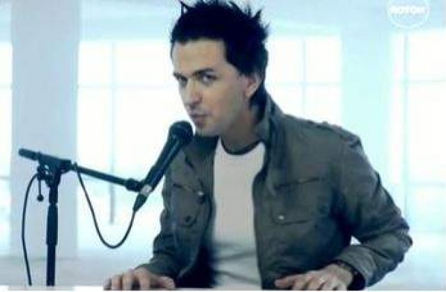 Keo "isi da haina de pe el" fanilor