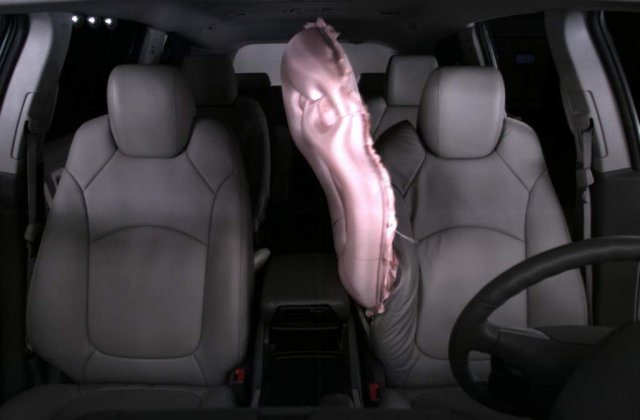 Premiera: GM introduce airbag-ul central!