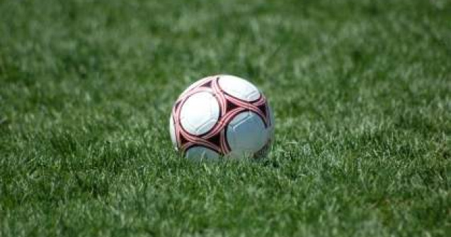 Un barbat s-a aruncat in aer pe un teren de fotbal in estul Belgiei