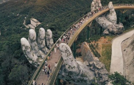 Un pod din Vietnam uimeste turistii prin arhitectura deosebita / VIDEO