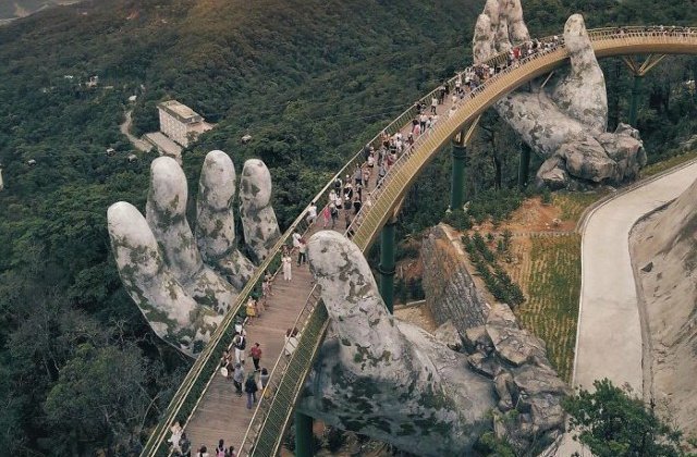 Un pod din Vietnam uimeste turistii prin arhitectura deosebita / VIDEO