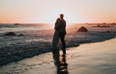 Studiu: Casnicia ar avea un "efect protector" contra bolilor de inima si a accidentului vascular cerebral