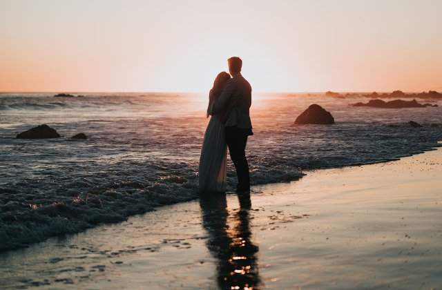 Studiu: Casnicia ar avea un "efect protector" contra bolilor de inima si a accidentului vascular cerebral