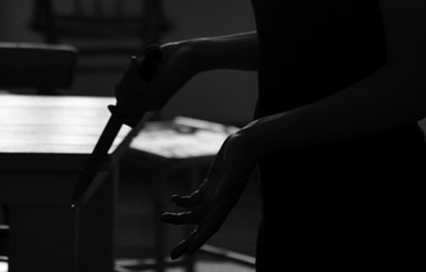 Motivul pentru care o femeie i-a taiat organele genitale sotului