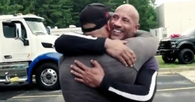 Surpriza lui Dwayne The Rock pentru dublura care ii face cascadoriile / VIDEO