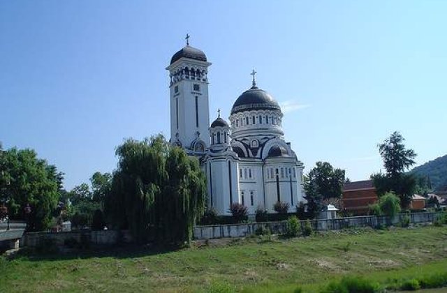Romanii se roaga, dar nu in biserica