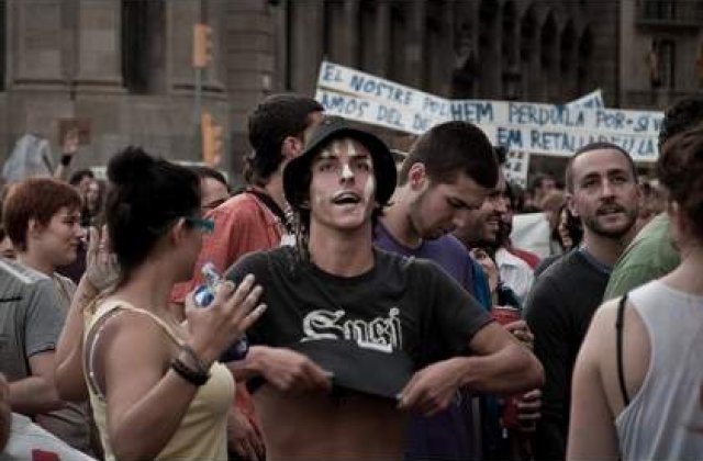 Zeci de mii de profesori si liceeni protesteaza la Madrid