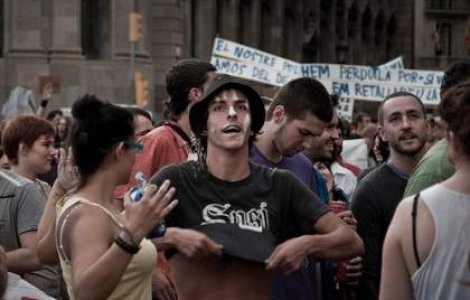 Zeci de mii de profesori si liceeni protesteaza la Madrid