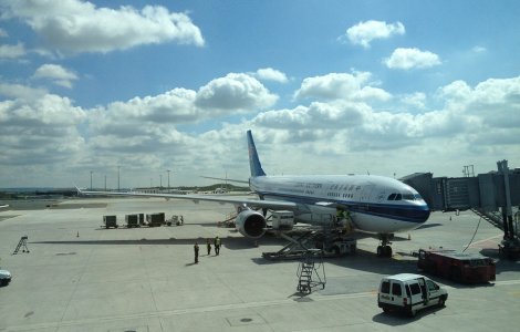 China: Peste 100 de zboruri anulate si 88.000 de persoane evacuate inaintea venirii unui taifun puternic