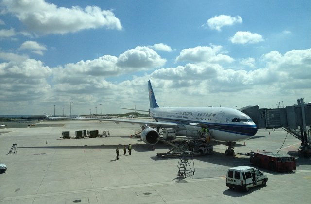 China: Peste 100 de zboruri anulate si 88.000 de persoane evacuate inaintea venirii unui taifun puternic