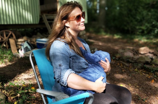 Beneficiile laptelui matern nu pot fi egalate de hrana cu substituenti