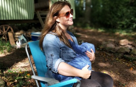 Beneficiile laptelui matern nu pot fi egalate de hrana cu substituenti