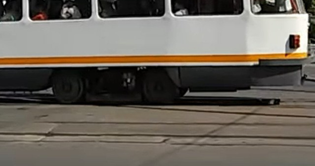 O tanara a fost transportata de urgenta la spital, dupa ce un tramvai i-a sectionat piciorul