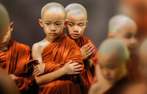 Thailanda: Tinerii salvati din pestera inundata au parasit un templu budist in care au rostit rugaciuni 11 zile